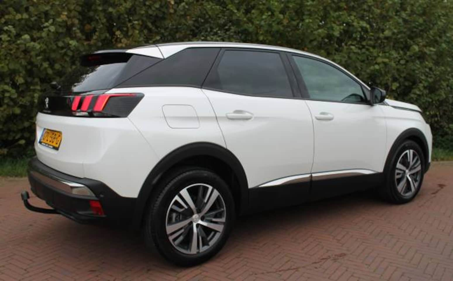 Peugeot 3008 - 1.2 PureTech 130pk EAT8 Allure Pack Business