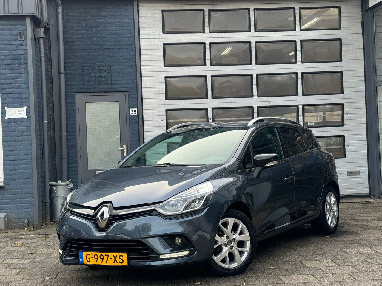 Renault Clio Estate - 0.9 TCe Limited | Airco | Navi | Cruise | PDC | N.A.P - AutoWereld.nl