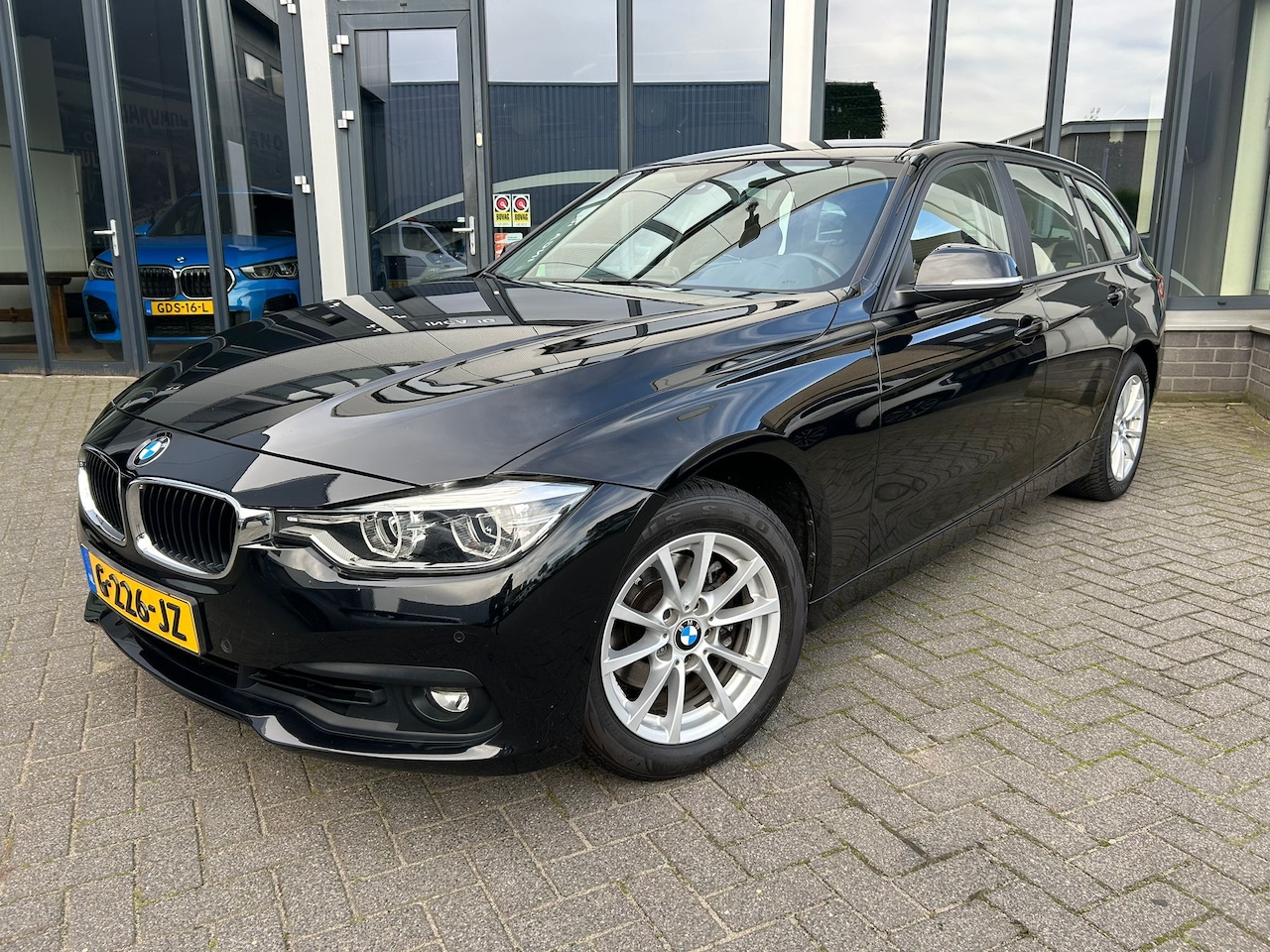 BMW 3-serie Touring - 318i Corporate Lease High Executive - AutoWereld.nl