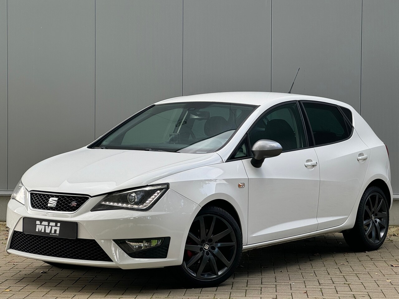 Seat Ibiza - 1.2 TSI FR Dynamic - 2014 - Airco - Navi - Cruise/Clima - LED - Xenon - AutoWereld.nl