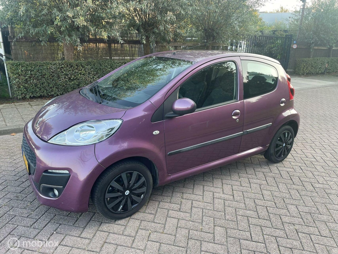 Peugeot 107 - 1.0 Airco Paars met lichte schade. - AutoWereld.nl