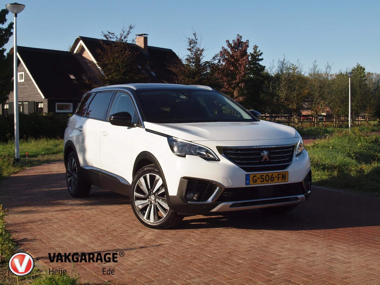 Peugeot 5008 - 1.6 PureTech Blue Lease Premium | Panoramadak | Trekhaak | Apple Carplay | Navi | - AutoWereld.nl