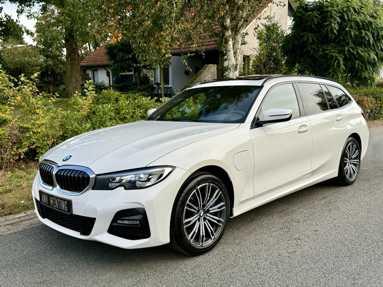 BMW 3-serie Touring - 330e xDrive 292PK M-Sport•Pano•Trekhaak - AutoWereld.nl