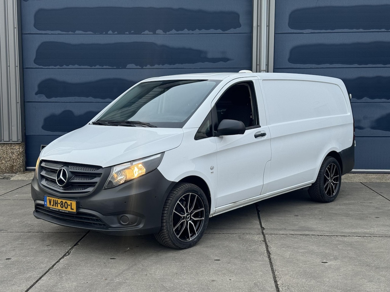 Mercedes-Benz Vito - 116 CDI Lang AIRCO / CRUISE CONTROLE / NAVI / L2H1 / TREKHAAK - AutoWereld.nl