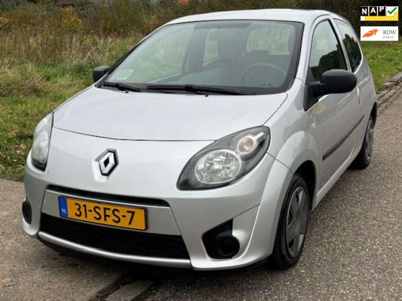 Renault Twingo - 1.2-16V Authentique 3-Drs Stuurbekrachtiging Airco El. pakket Audio/CD Colorpakket ABS Tre - AutoWereld.nl