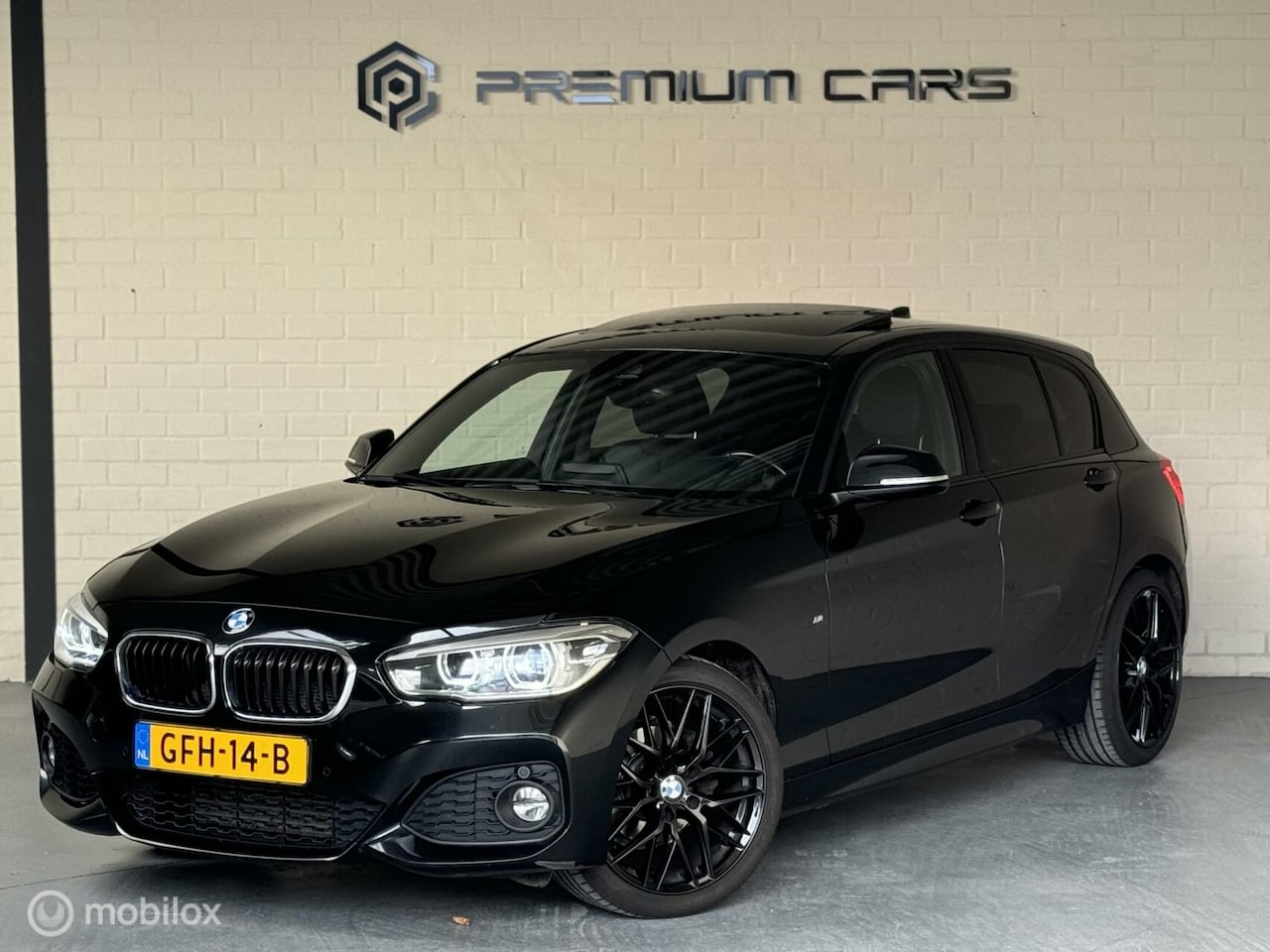 BMW 1-serie - 118i M-sport Pano Leder Led - AutoWereld.nl