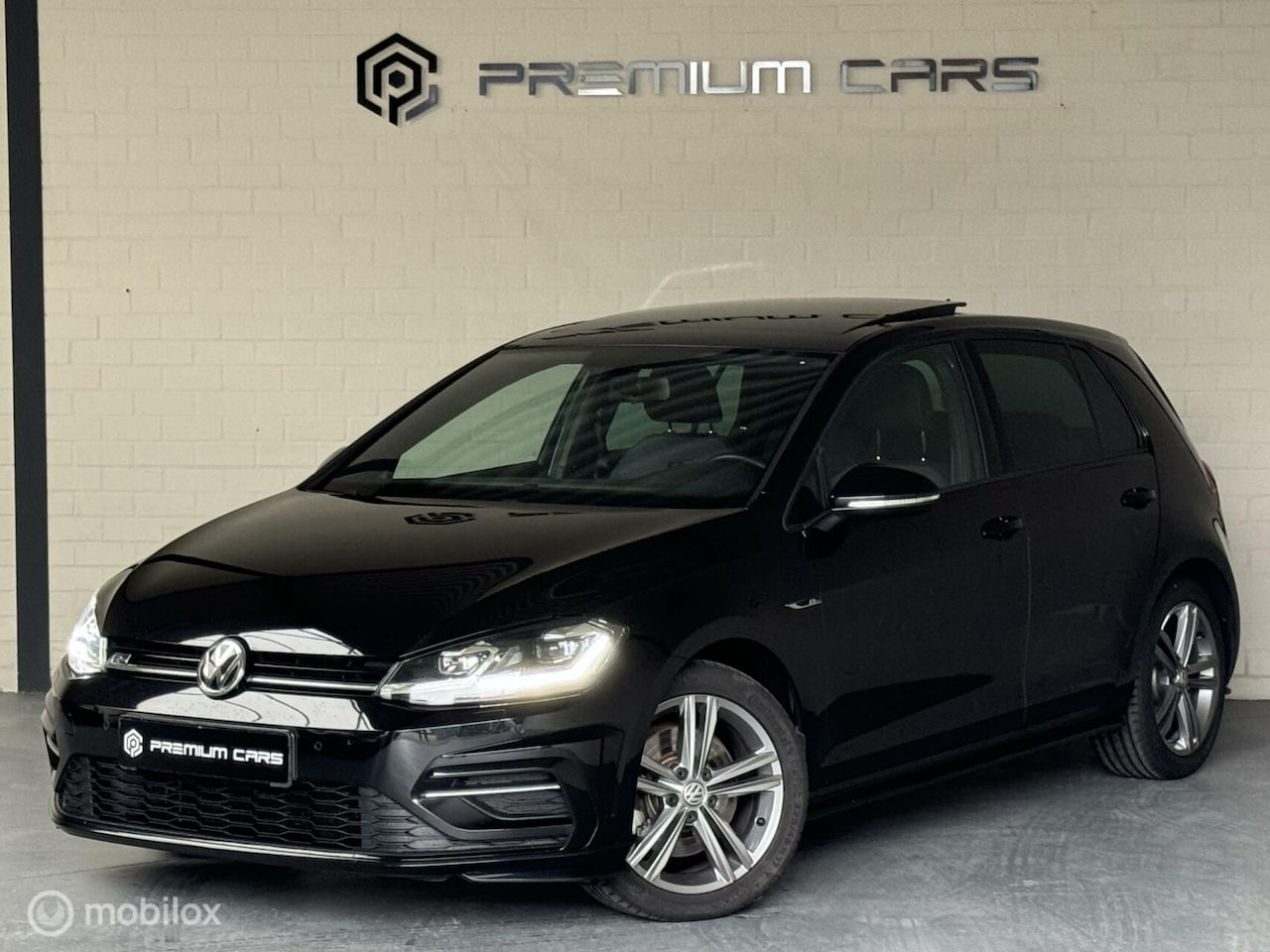 Volkswagen Golf - 1.4 TSI 3X R-Line Pano Acc Keyless Camera - AutoWereld.nl