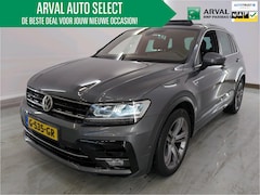 Volkswagen Tiguan - 1.5 TSI ACT Highline Business R 150PK| Navi | Camera | PDC | Pano | WINTERPAKKET |Dealeron