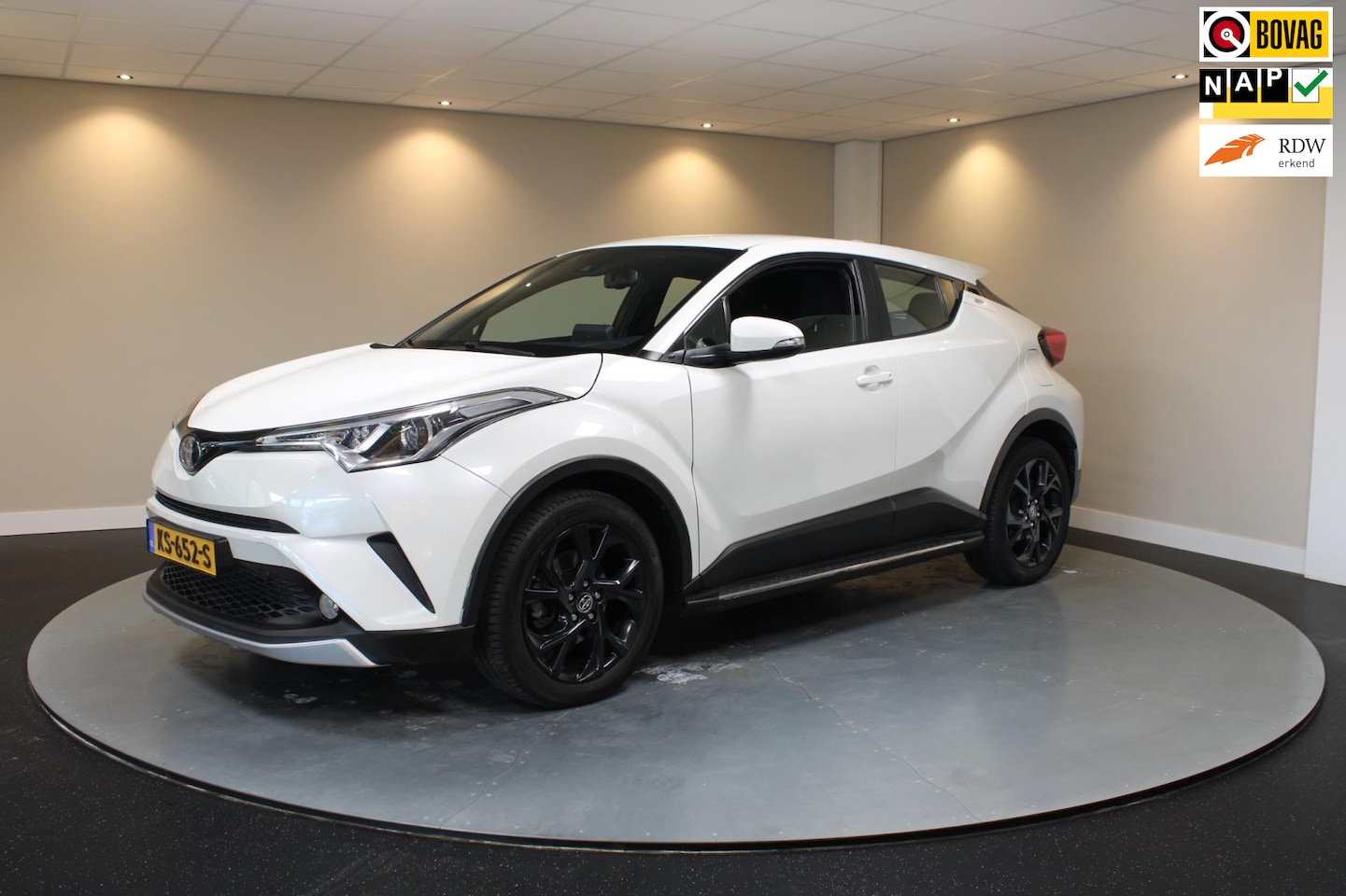 Toyota C-HR - 1.2 Dynamic *Parelmoer* Sidebars|Navi|Cruise - AutoWereld.nl