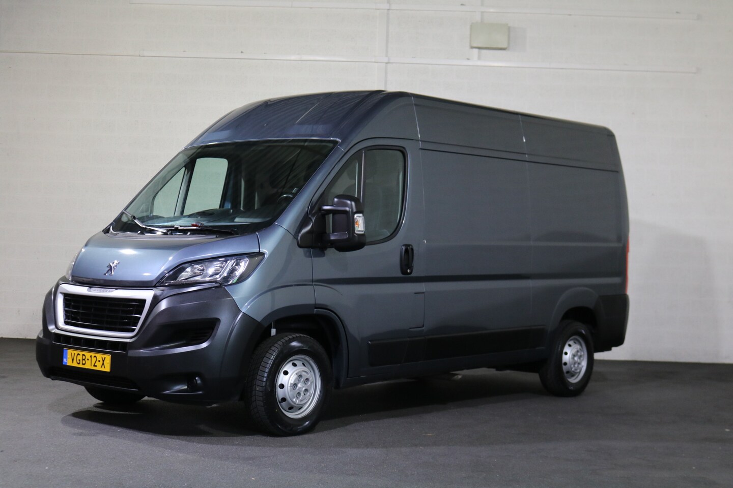 Peugeot Boxer - 2.2 BlueHDi 140PK L2H2 Premium Navigatie Trekhaak Camera - AutoWereld.nl