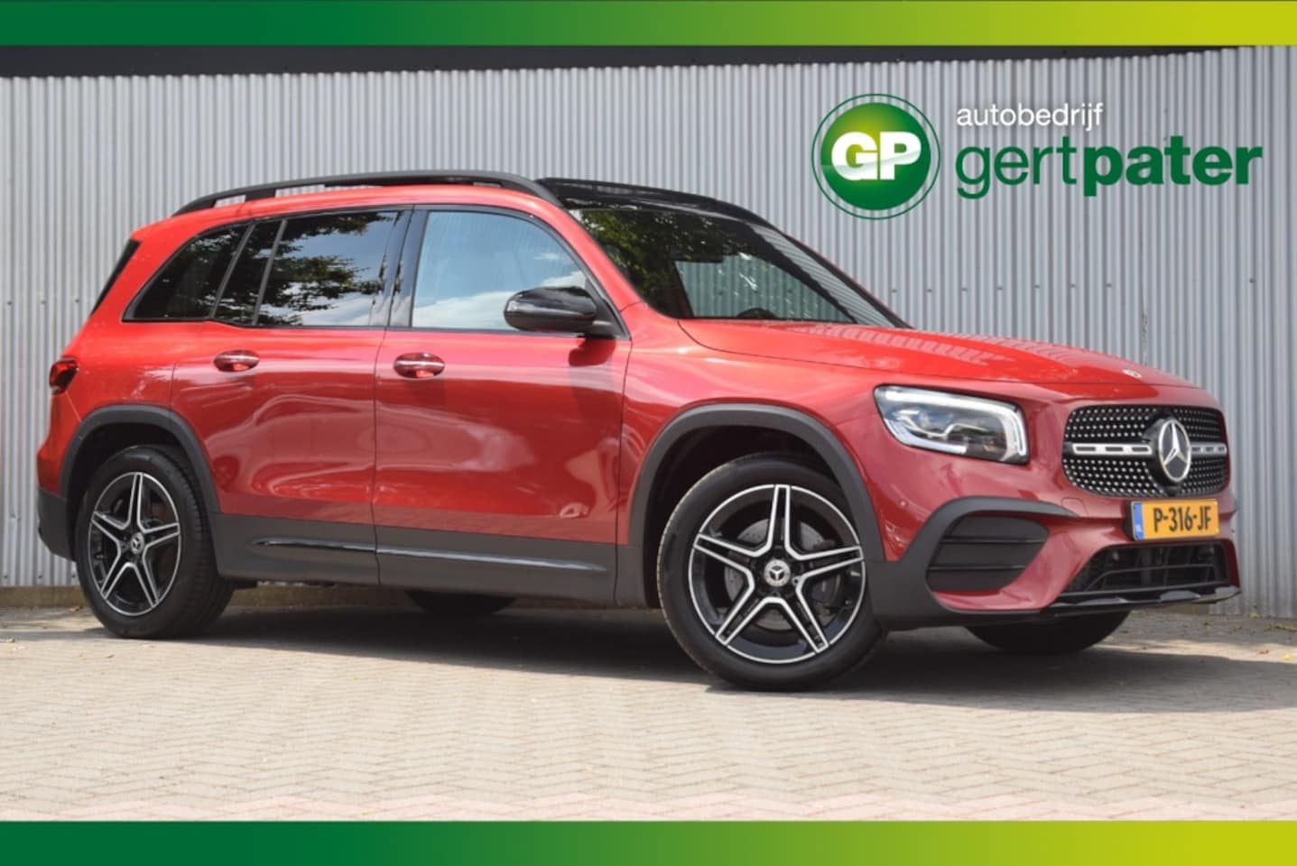 Mercedes-Benz GLB - 200 AMG-Line Pano/LED Matrix/Alcantara/Nightpakket - AutoWereld.nl