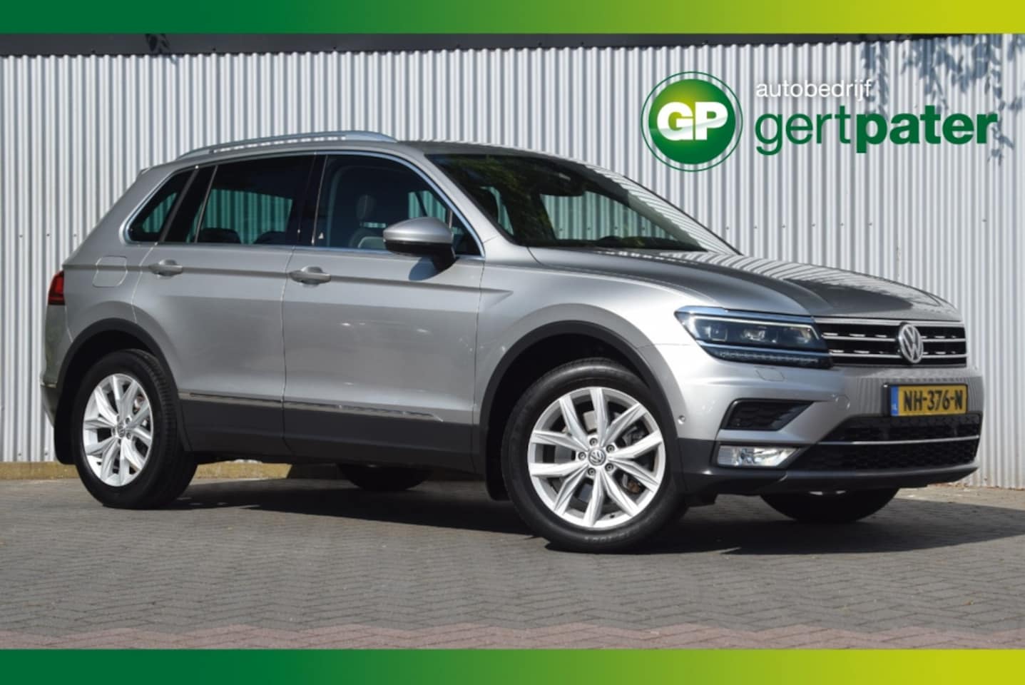 Volkswagen Tiguan - 2.0TSI DSG 4M. Highline/LED/Active Info/Navi/Trekhaak - AutoWereld.nl