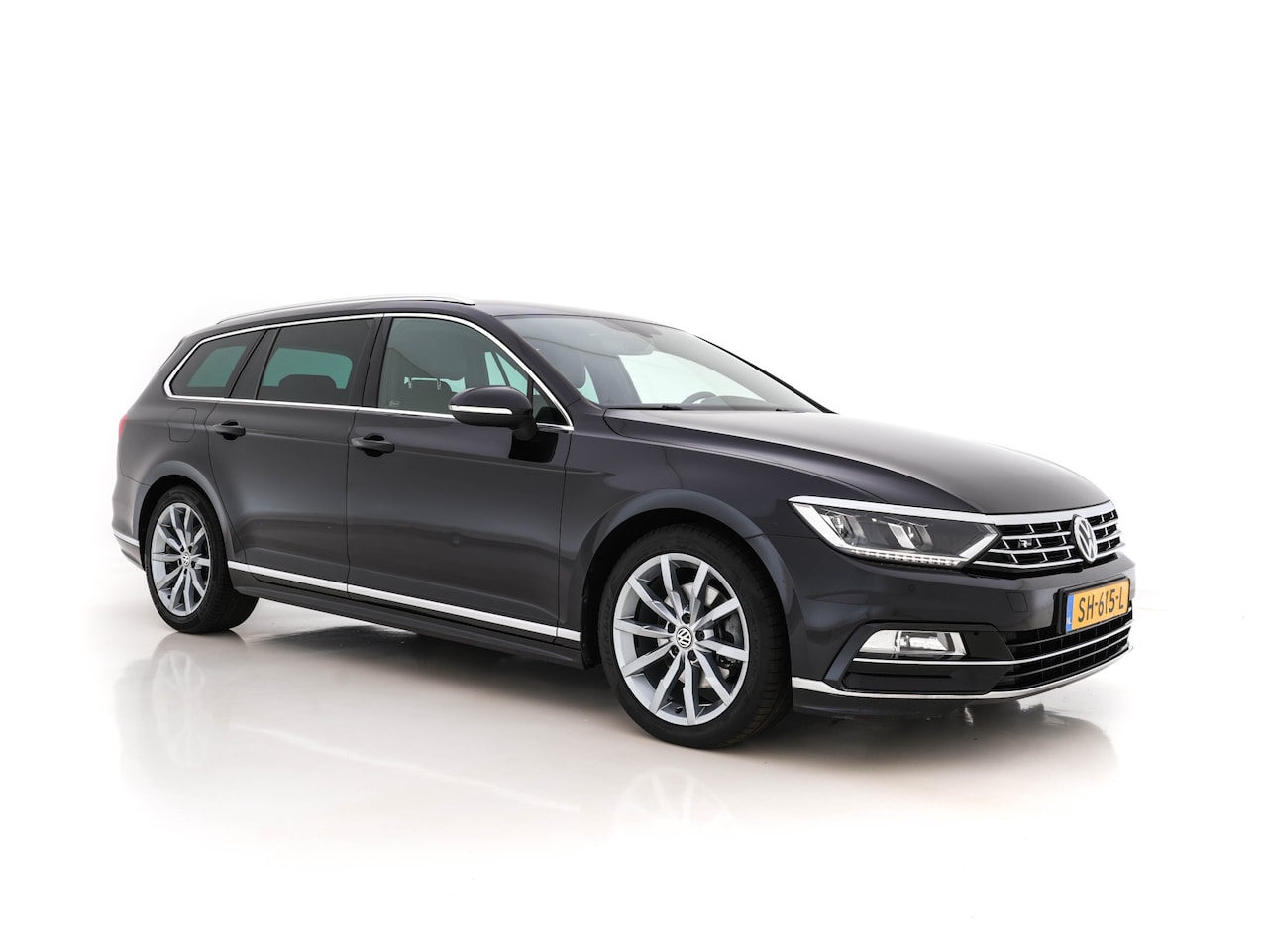 Volkswagen Passat Variant - 2.0 TDI Highline Business R Aut. *VIRTUAL-COCKPIT | ADAPTIVE-CRUISE | FULL-LED | 1/2LEDER - AutoWereld.nl