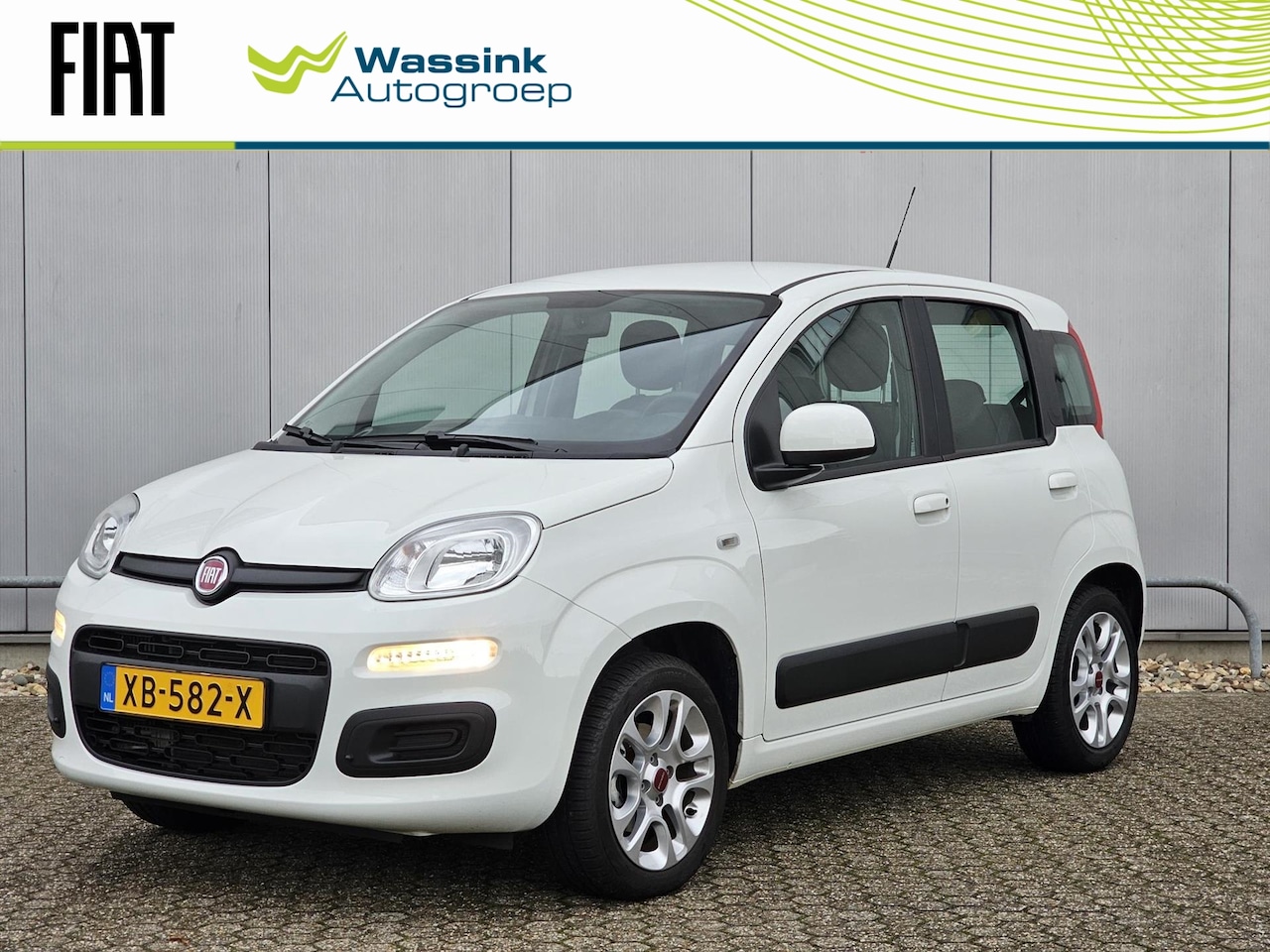 Fiat Panda - 80PK Turbo Lounge Automaat | Airco | Lichtmetalen velgen | Trekhaak - AutoWereld.nl