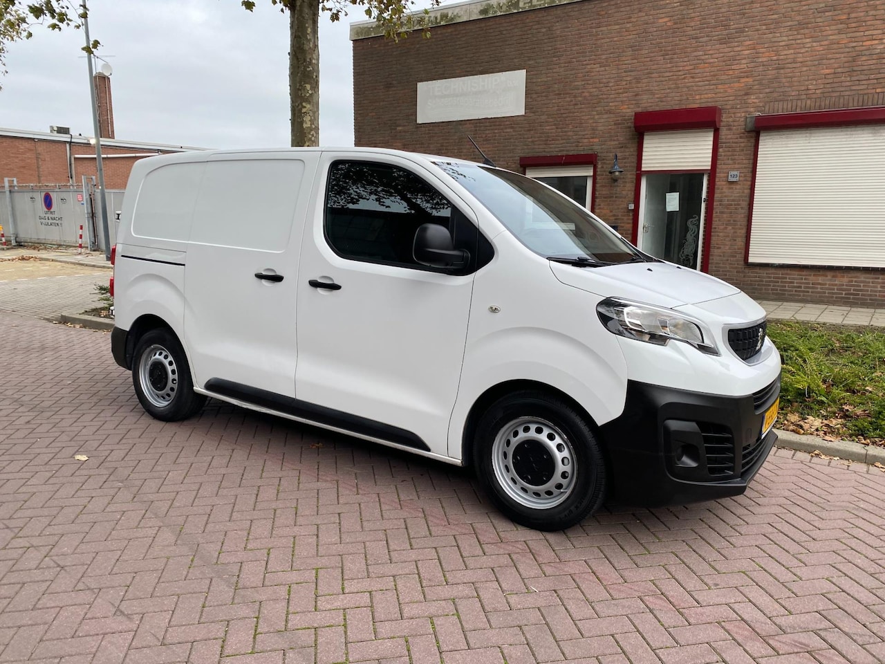 Peugeot Expert - 226C 1.6 BlueHDI 95 Pro * 2017 * Euro6 * Airco * 191.015 KM NAP * APK 28-2-2025 * Cruise C - AutoWereld.nl