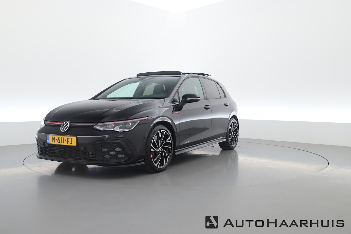 Volkswagen Golf - 2.0 TSI GTI | Pano | Harman Kardon | Camera | Standkachel | Elek. Trekhaak | 18'' - AutoWereld.nl