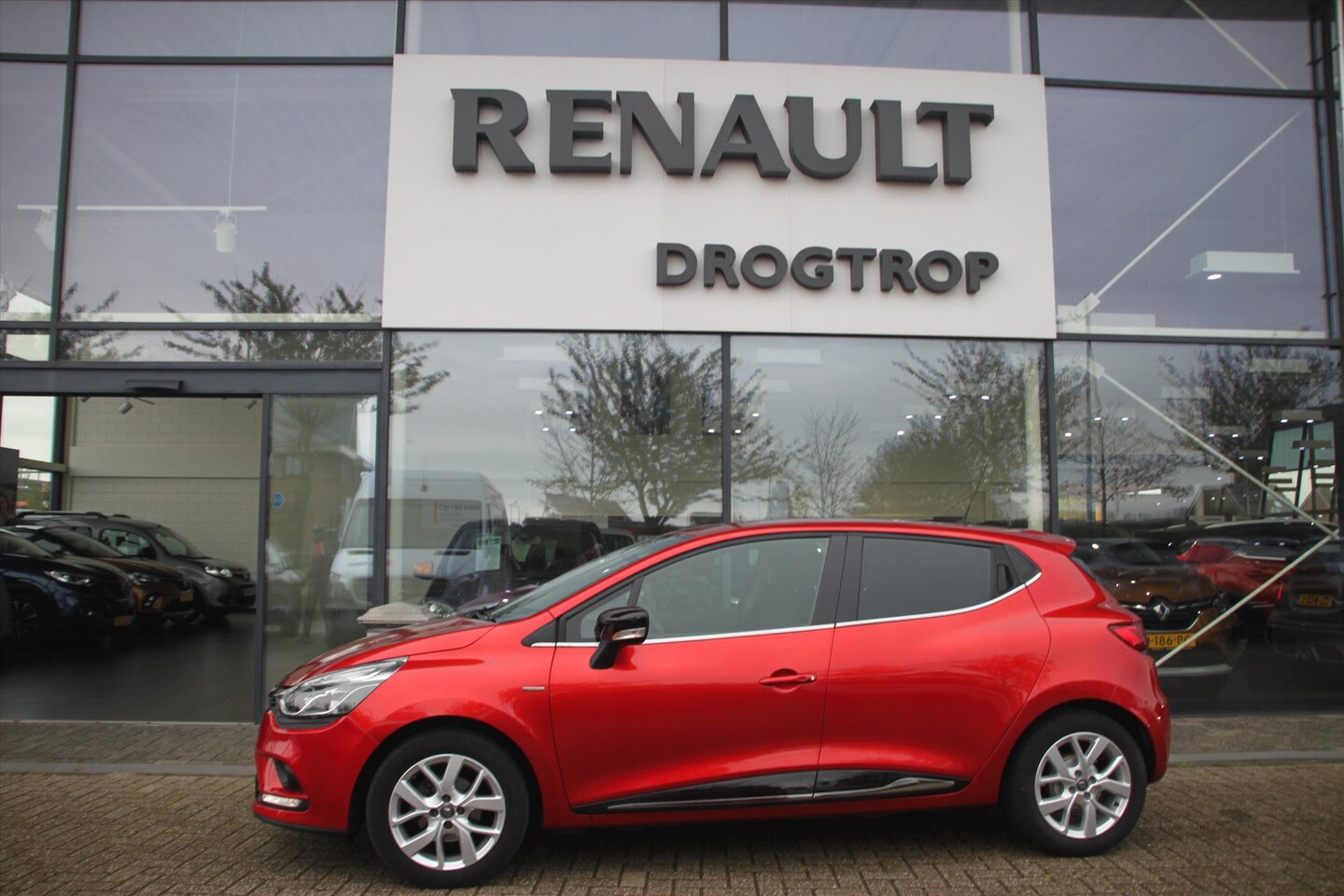 Renault Clio - 90PK-LIMITED-38DKM-AIRCO-NAVI-CRUISE-LMV-PDC- - AutoWereld.nl