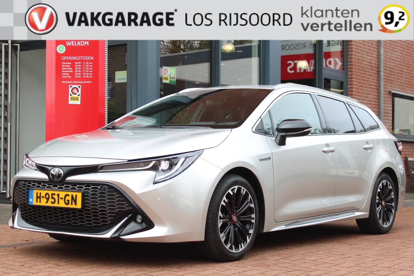 Toyota Corolla Touring Sports - 1.8 Hybrid *GR Sport* | Camera | Half-Leder | Carplay | Navigatie | Adaptive | Stoelverwar - AutoWereld.nl