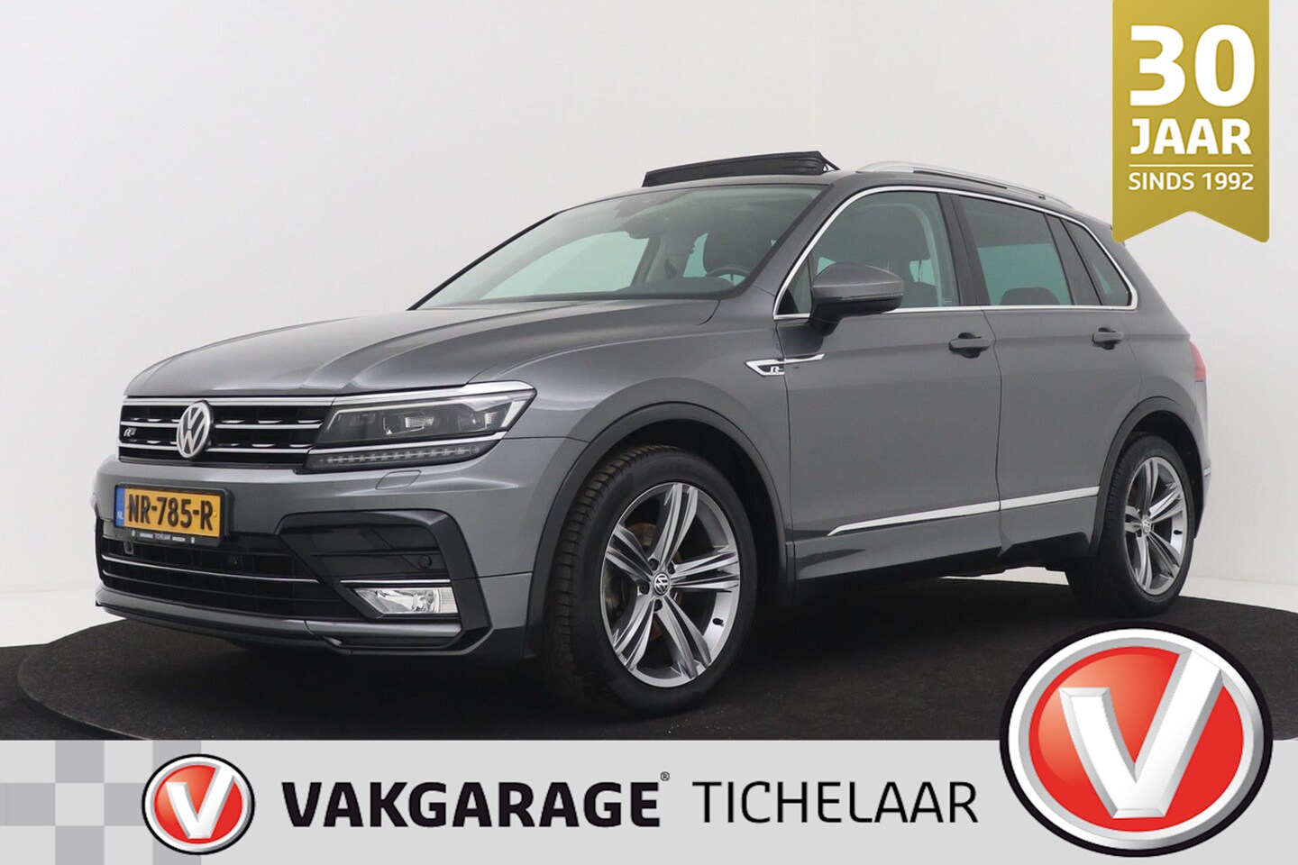 Volkswagen Tiguan - 1.4 TSI Connected Series R-Line | Panoramadak | Trekhaak | Org NL | CarPlay | 3-Zone Clima - AutoWereld.nl