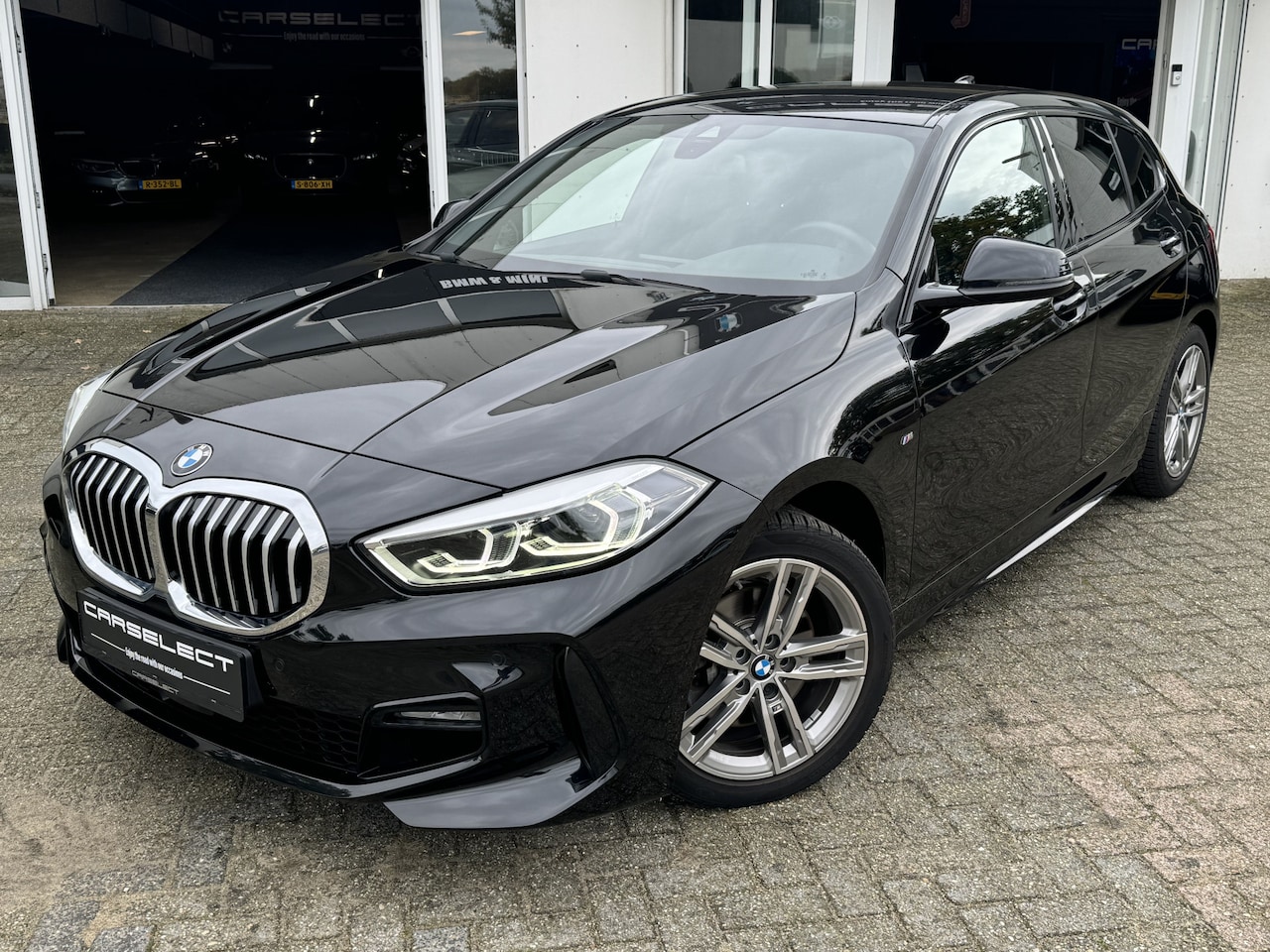 BMW 1-serie - 118i M Sport pakket, Live Cockpit Professional, DAB-tuner, Shadow-line Een proefrit levert - AutoWereld.nl