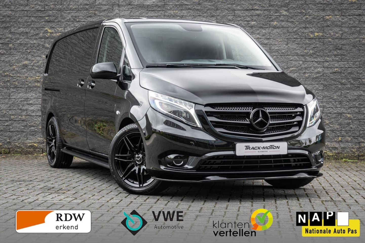 Mercedes-Benz Vito - 114 CDI Lang Black & Black 215 PK - AutoWereld.nl