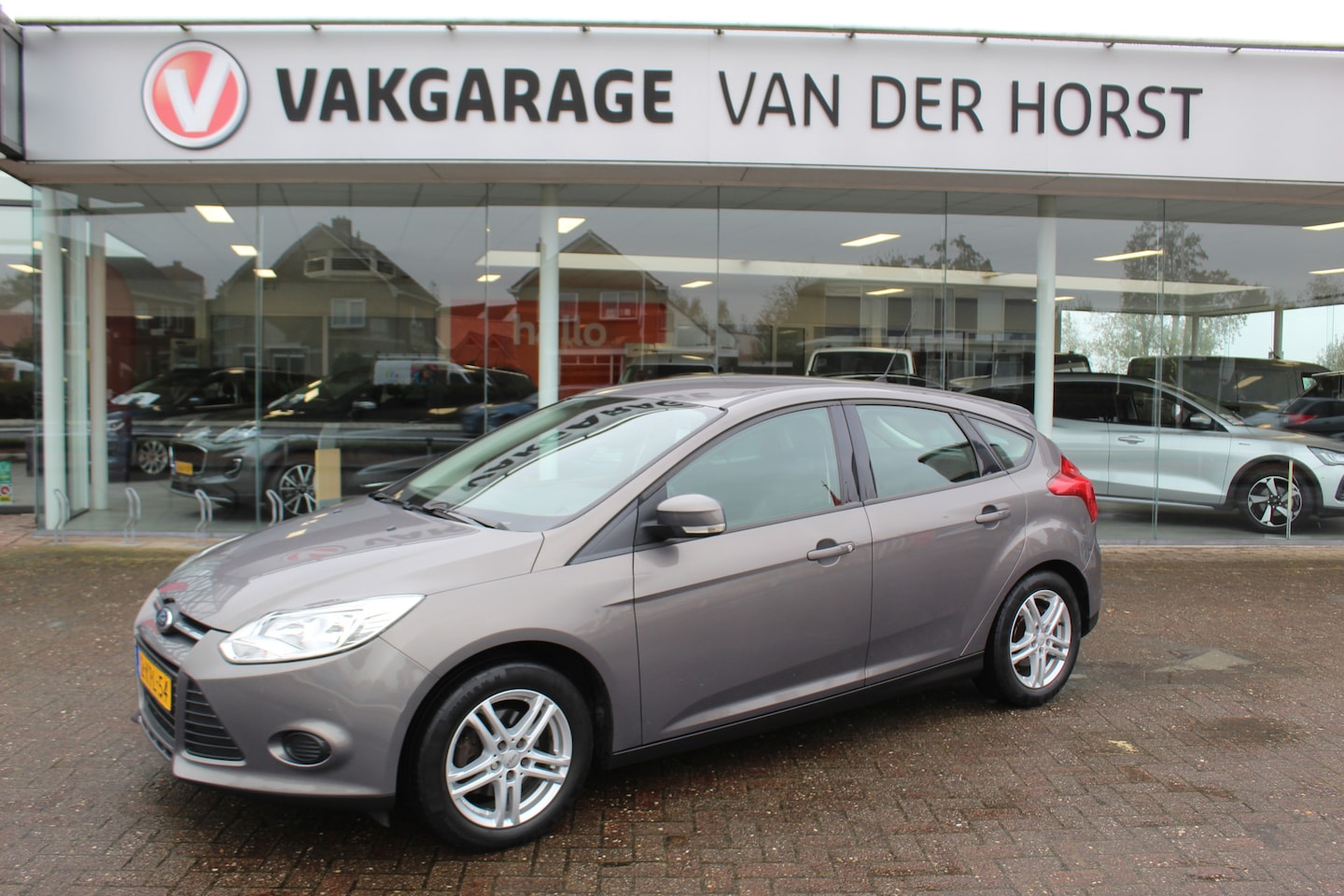 Ford Focus - 1.0 EcoBoost Trend 1.0 EcoBoost Trend , 100pk Airco, Cruise control , Trekhaak , Parkeersensoren achter , LM - AutoWereld.nl