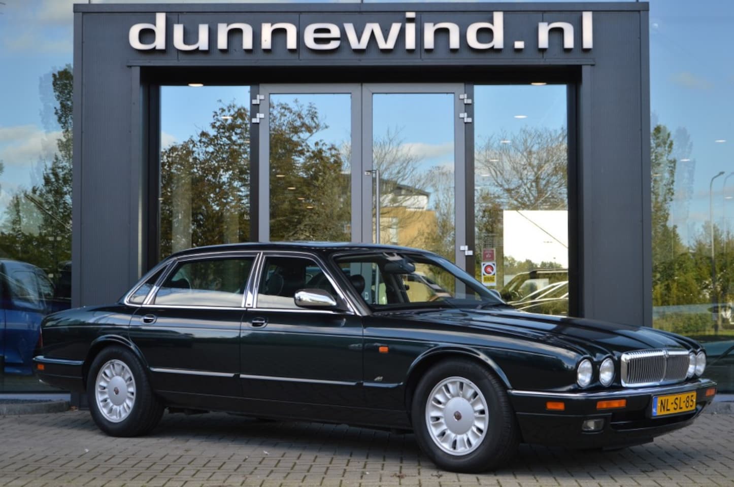 Daimler Double Six - 6.0 V12 CENTURY *LWB*1ST OWNER*SPRUCE GREEN*UNIEK! - AutoWereld.nl