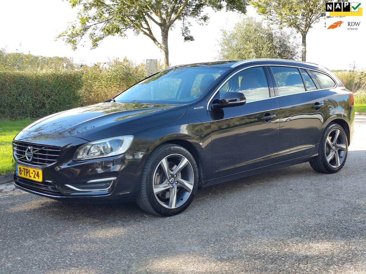 Volvo V60 - 2.4 D6 AWD Plug-In Hybrid Summum - NAP - APK tot 11-04-2025 - AutoWereld.nl