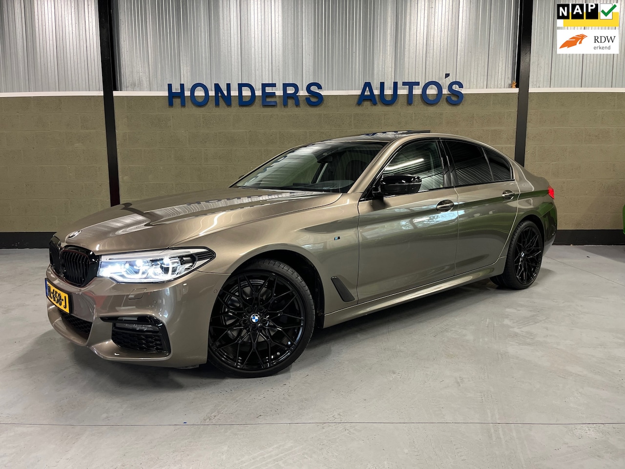 BMW 5-serie - 520i M-sport High Executive I M-PAKKET I SHADOWLINE I CHAMPAGNER QUARZ I SEDAN I PANO I LE - AutoWereld.nl