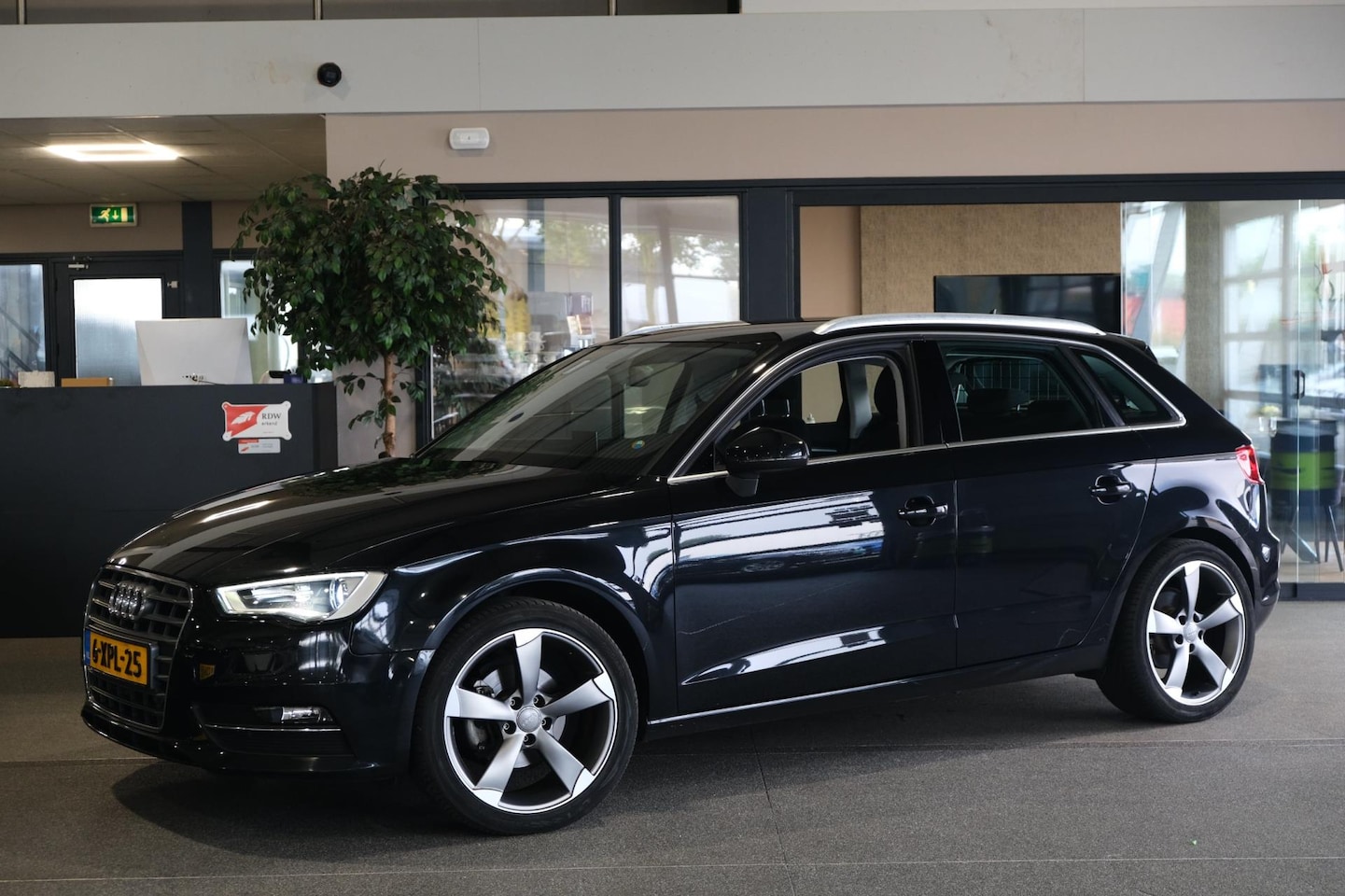 Audi A3 Sportback - 1.4 TFSI CoD Attraction Pro Line plus Navi PDC Trekhaak - AutoWereld.nl