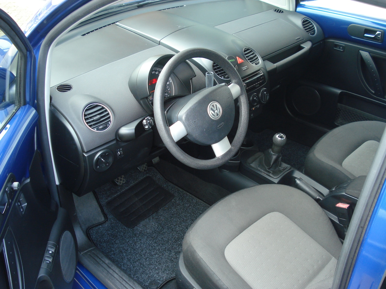 Volkswagen New Beetle - 1.6 Trendline