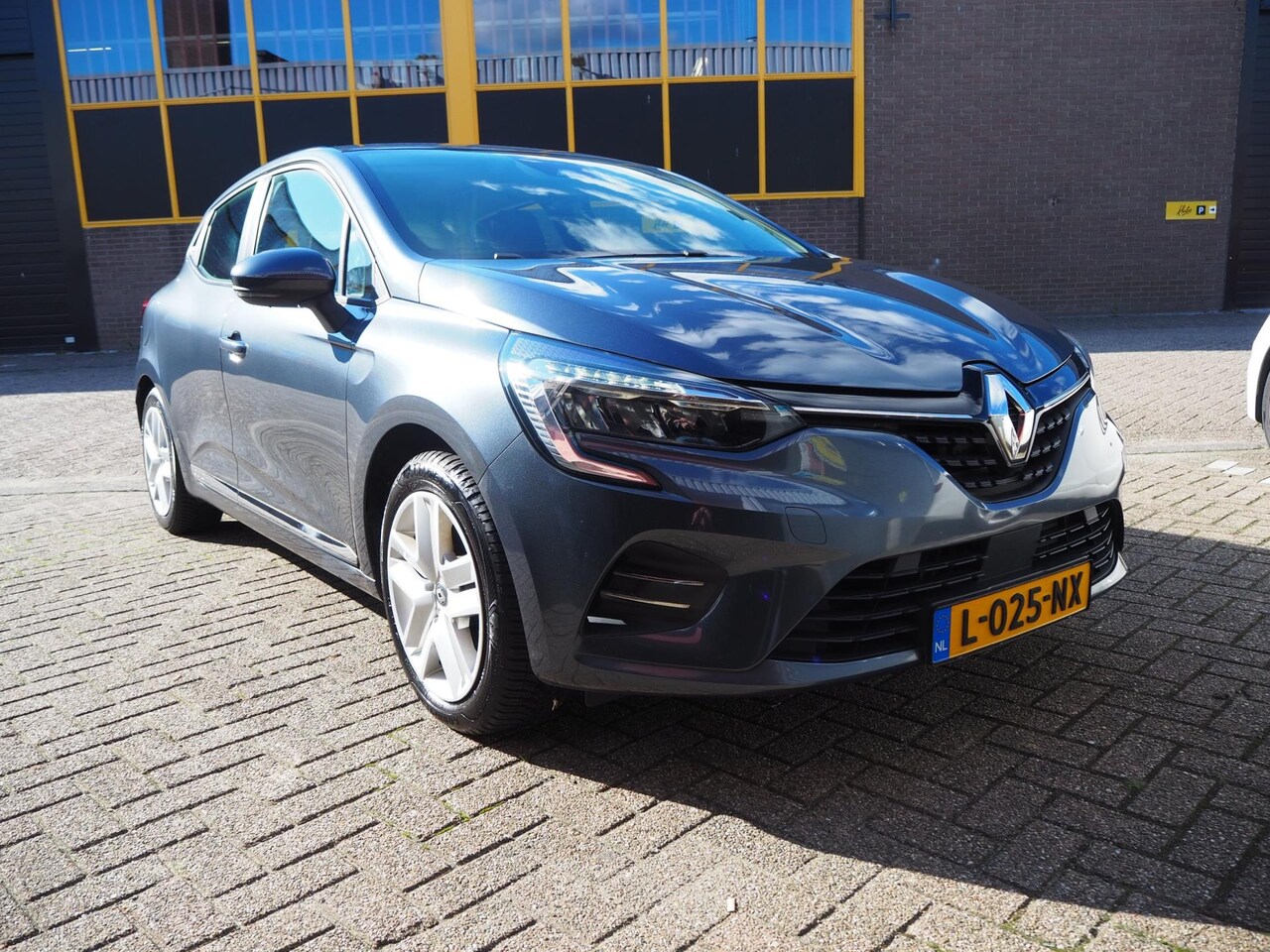 Renault Clio - 1.6 E-Tech Hybrid 140 Business Zen - AutoWereld.nl