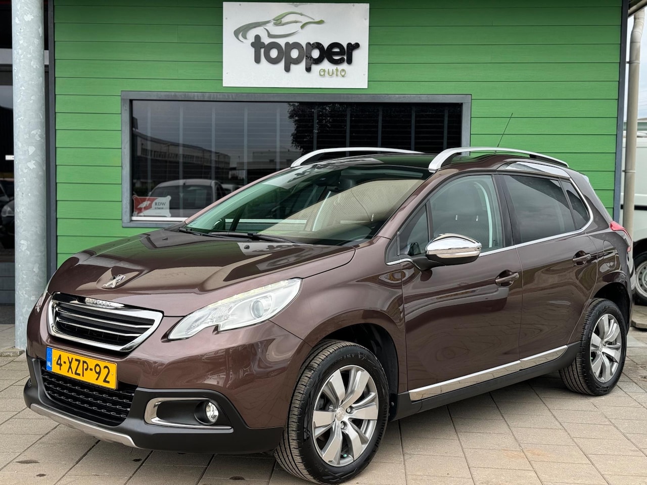 Peugeot 2008 - 1.2 PureTech Allure / Automaat / Navi / PanoDak / - AutoWereld.nl