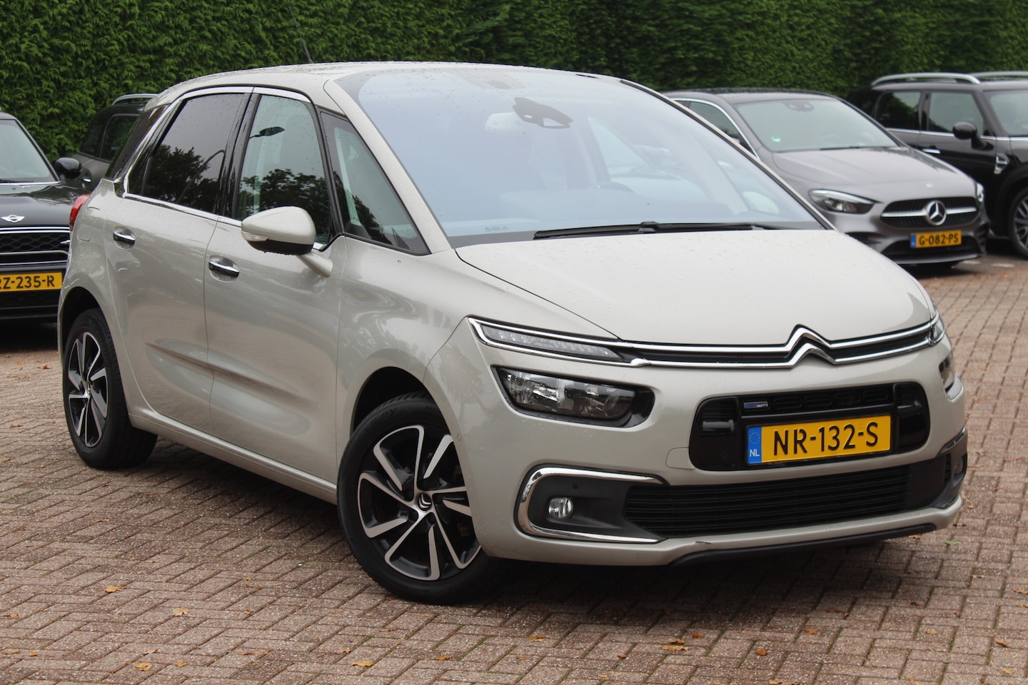 Citroën C4 Picasso - 1.2 PureTech Business / Navigatie / Parkeerhulp V+A / ACC / Keyless / Dodehoek / 17'' - AutoWereld.nl