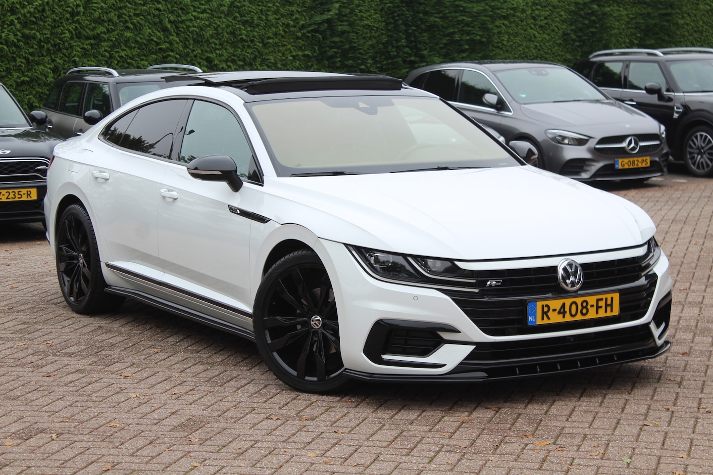 Volkswagen Arteon - 2.0 TSI Business 3x R-line / Panoramadak / Camera / Keyless / Half leder / Navigatie / Vir - AutoWereld.nl