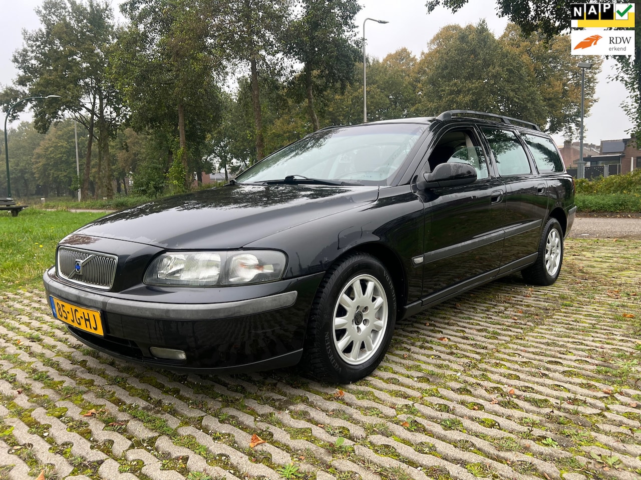 Volvo V70 - 2.4 Comfort Line / airco / leder / cruise control / apk - AutoWereld.nl