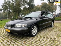 Volvo V70 - 2.4 Comfort Line / airco / leder / cruise control / apk