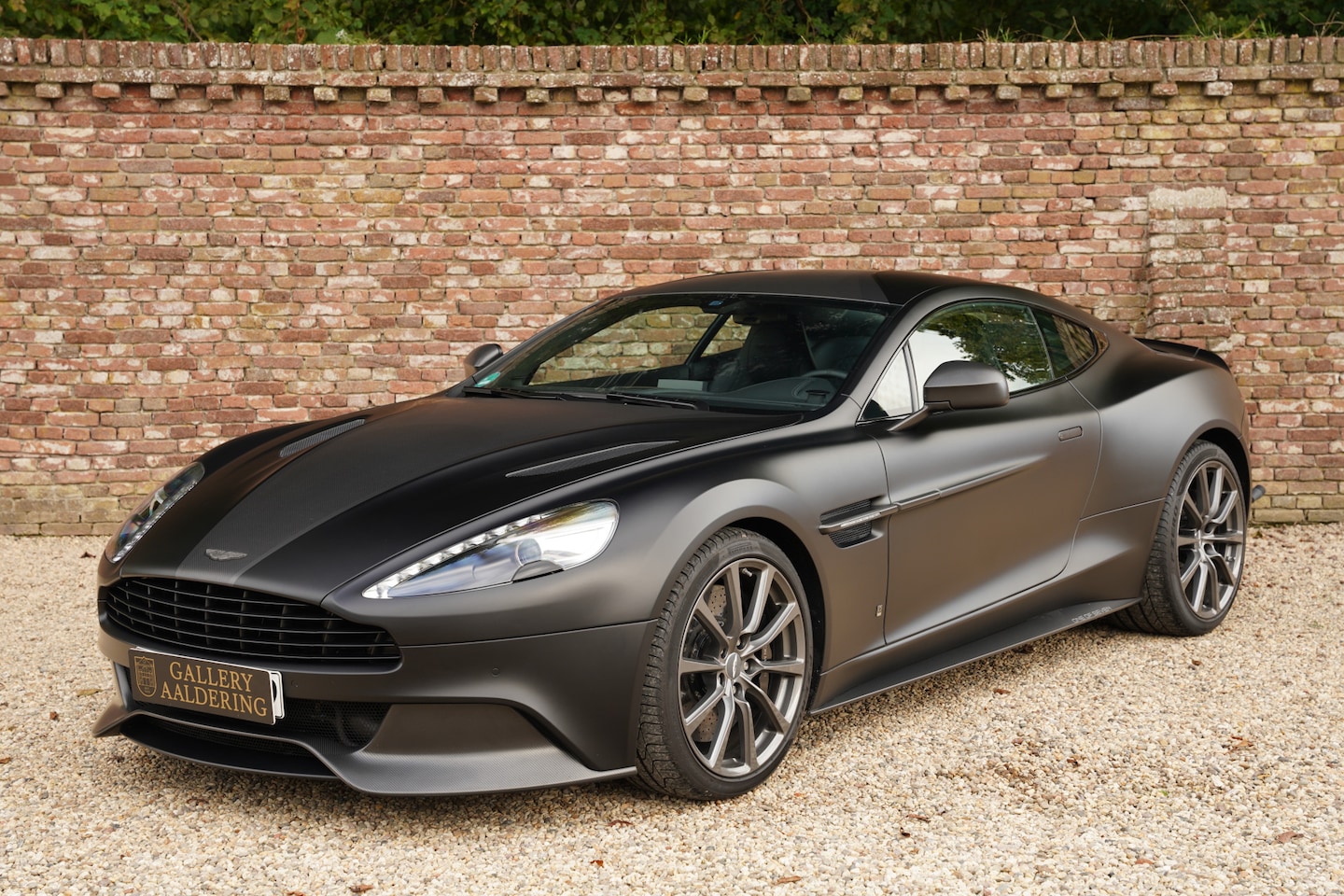 Aston Martin Vanquish - "One of Seven" only 3400 km! ,One owner from new - From a very refined collection, Bespoke - AutoWereld.nl