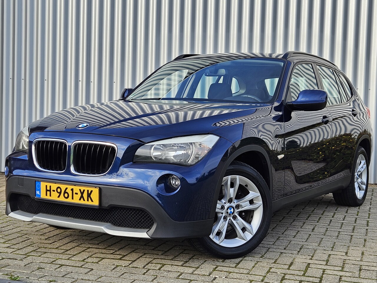 BMW X1 - sDrive18i Executive /Nieuwe Ketting/Pano/Stoelverwarming! - AutoWereld.nl