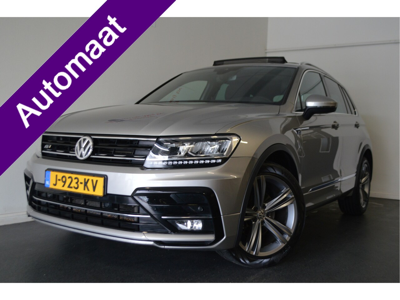 Volkswagen Tiguan - 1.5 TSI ACT Highline Business R 1.5 TSI ACT Highline Business R , VIRTUAL COCKPIT , PANODAK , LED KOPLAMPEN , LMV 19 , PDC - AutoWereld.nl