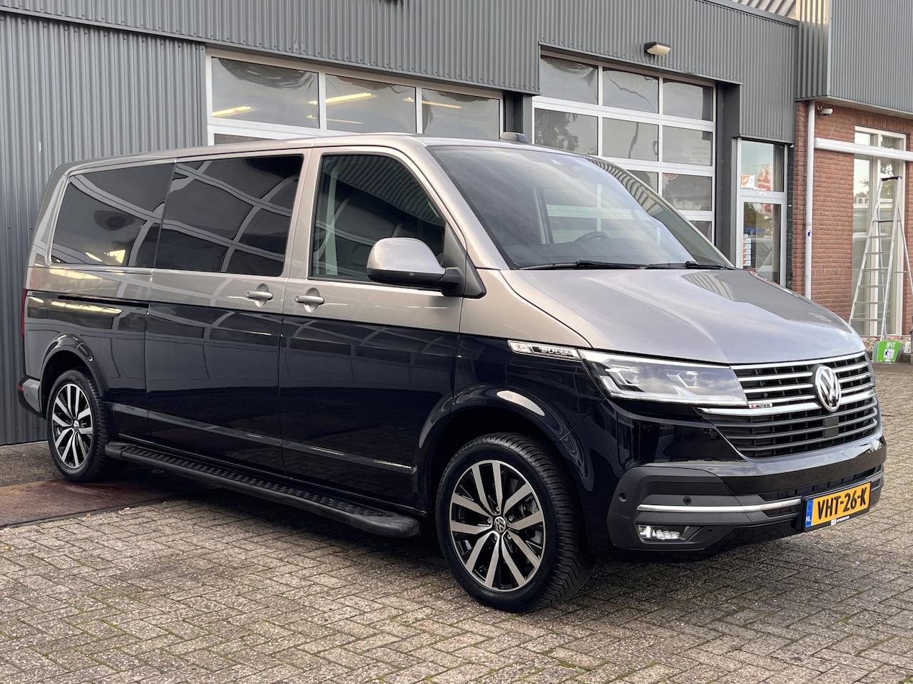 Volkswagen Transporter - 2.0 TDI L2H1 DC 4Motion Highline 2x elektrische schuifdeuren en achterklep 4x4 Leder Two-t - AutoWereld.nl