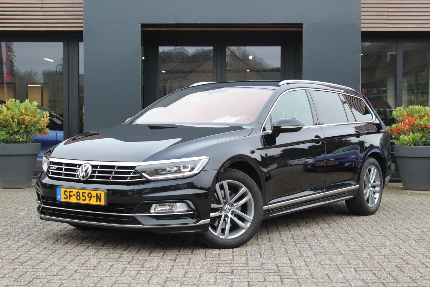 Volkswagen Passat Variant - 1.6 Tdi 120pk DSG R-Line Business - AutoWereld.nl