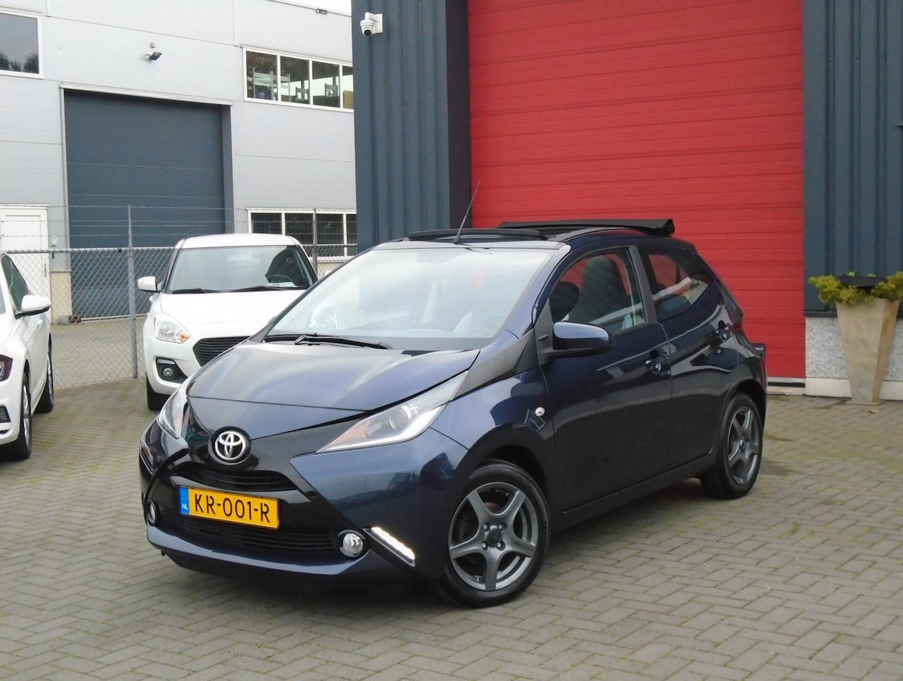 Toyota Aygo - 1.0 VVT-i x-wave 1.0 VVT-i x-wave,CABRIO,CABRIO - AutoWereld.nl