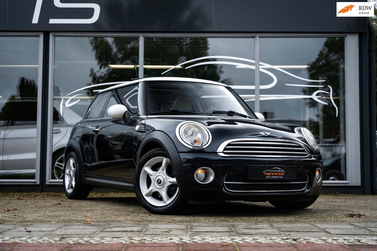 MINI Cooper - Mini 1.6 Cooper|Pano|Leder|Cruise|Nwe Ketting|Airco - AutoWereld.nl