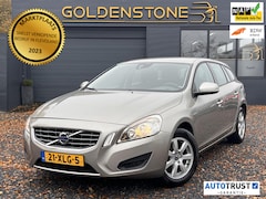 Volvo V60 - 1.6 T3 Kinetic 2e Eigenaar, Navi, Clima, Cruise, PDC, Trekhaak, N.A.P, APK tot 07-2025