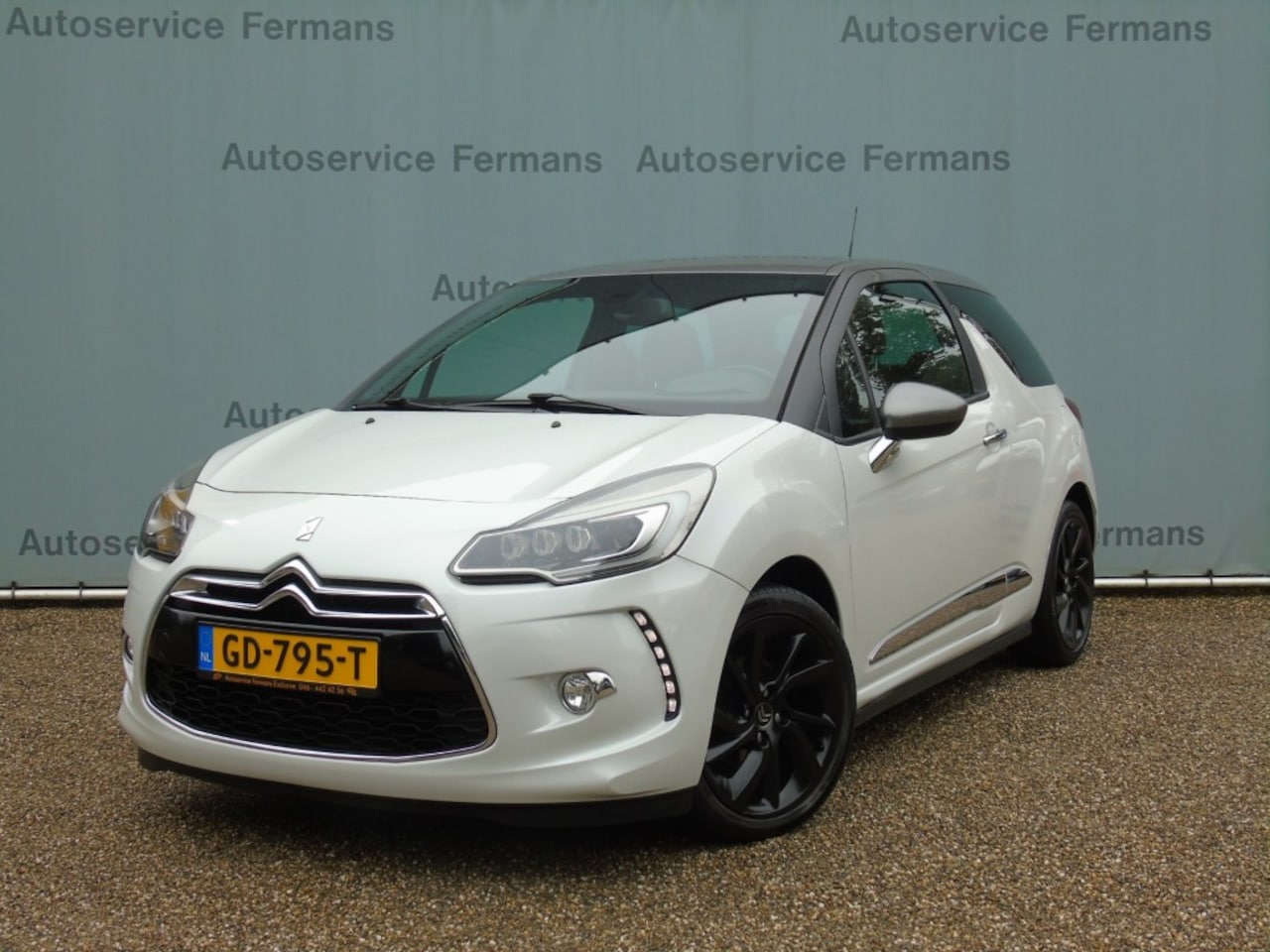 Citroën DS3 - Sport chiq - 2015 - 134DKM - Navi - Camera - AutoWereld.nl