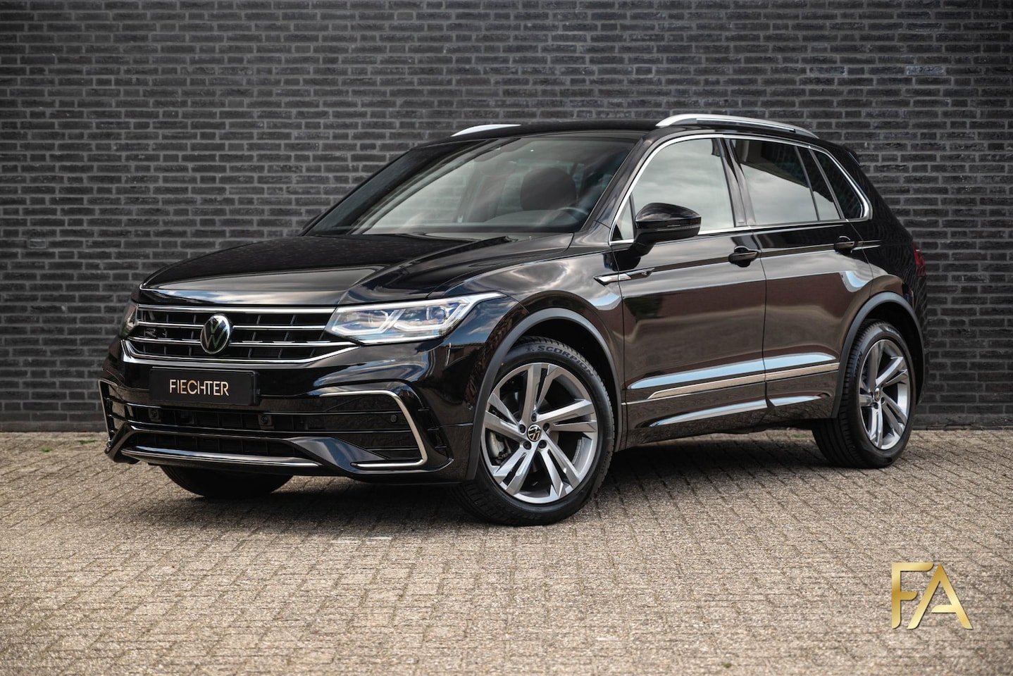 Volkswagen Tiguan - 1.5 TSI R-Line Business+ Matrix LED - AutoWereld.nl