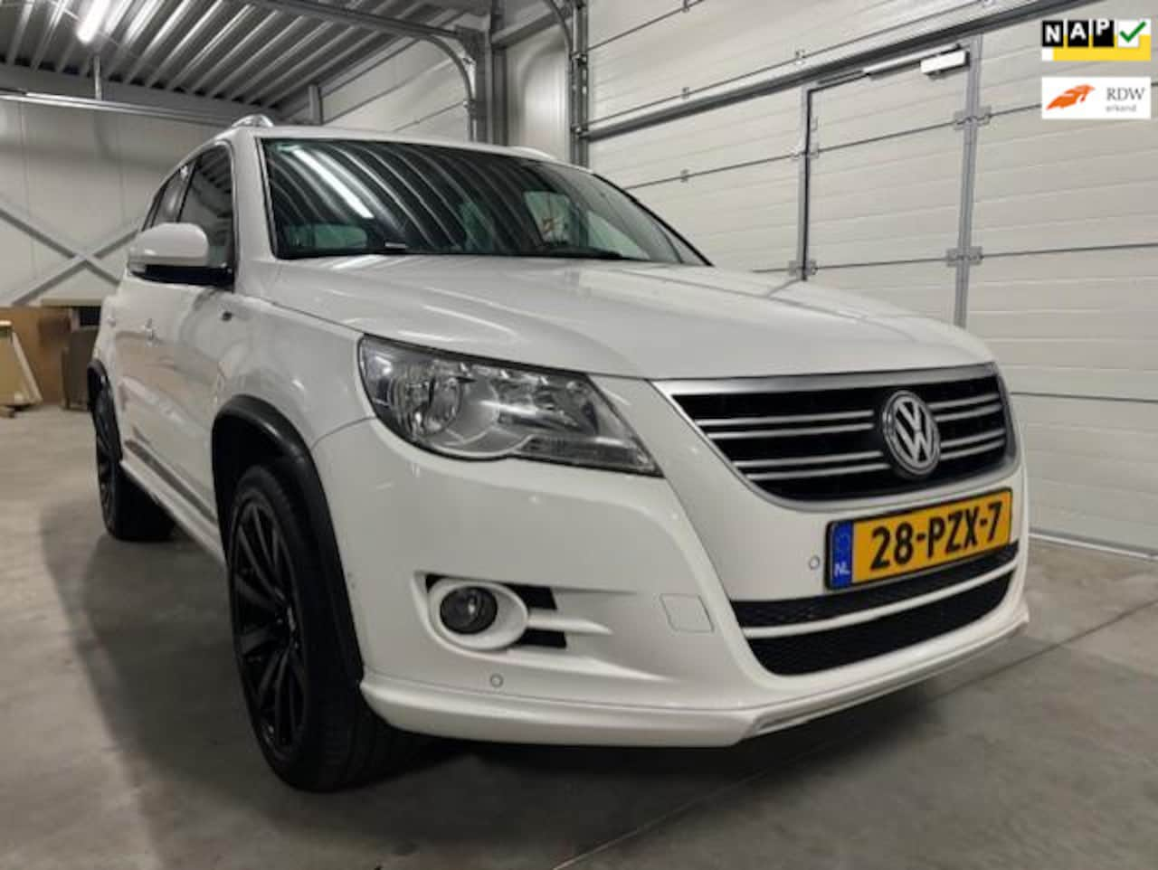 Volkswagen Tiguan - 1.4 TSI Sport&Style 2x R-LINE Panorama NIEUWSTAAT! - AutoWereld.nl