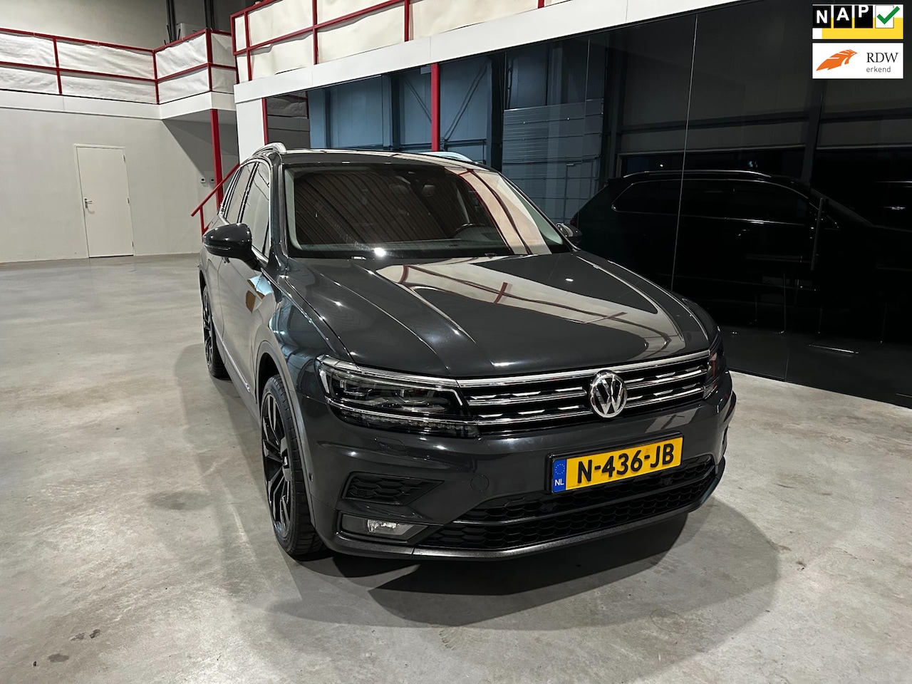 Volkswagen Tiguan - 2.0 TSI 4Motion Highline / 180 PK / Pano / Automaat / Camera / Carplay / Steolver./ Stuurv - AutoWereld.nl