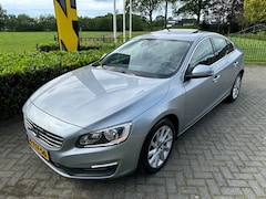 Volvo S60 - 2.0 T5 Momentum Leder / Schuifdak